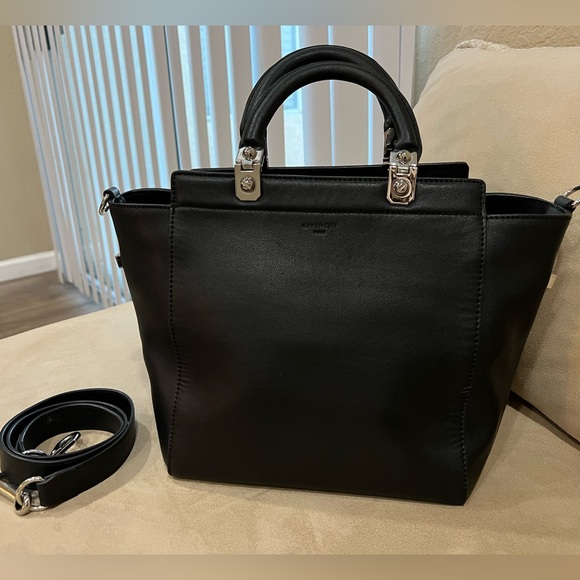 [Sold] Givenchy HDG leather purse in great condition - Picture 2 of 11